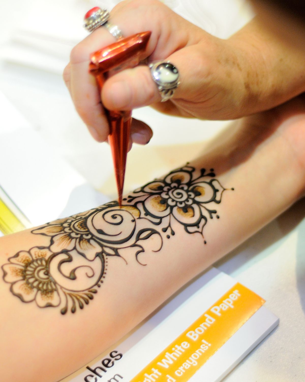 BEST BROWN QUALITY FRESH ORGANIC Henna Mehndi Tattoo Kit cones + SILVER  GLITTER | eBay